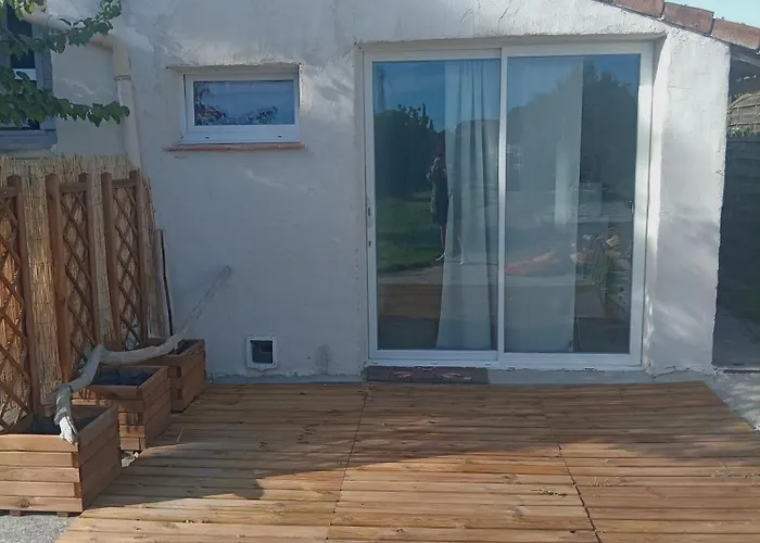 En Camargue Le Petit Secret Du Flamant 3* Le Cailar